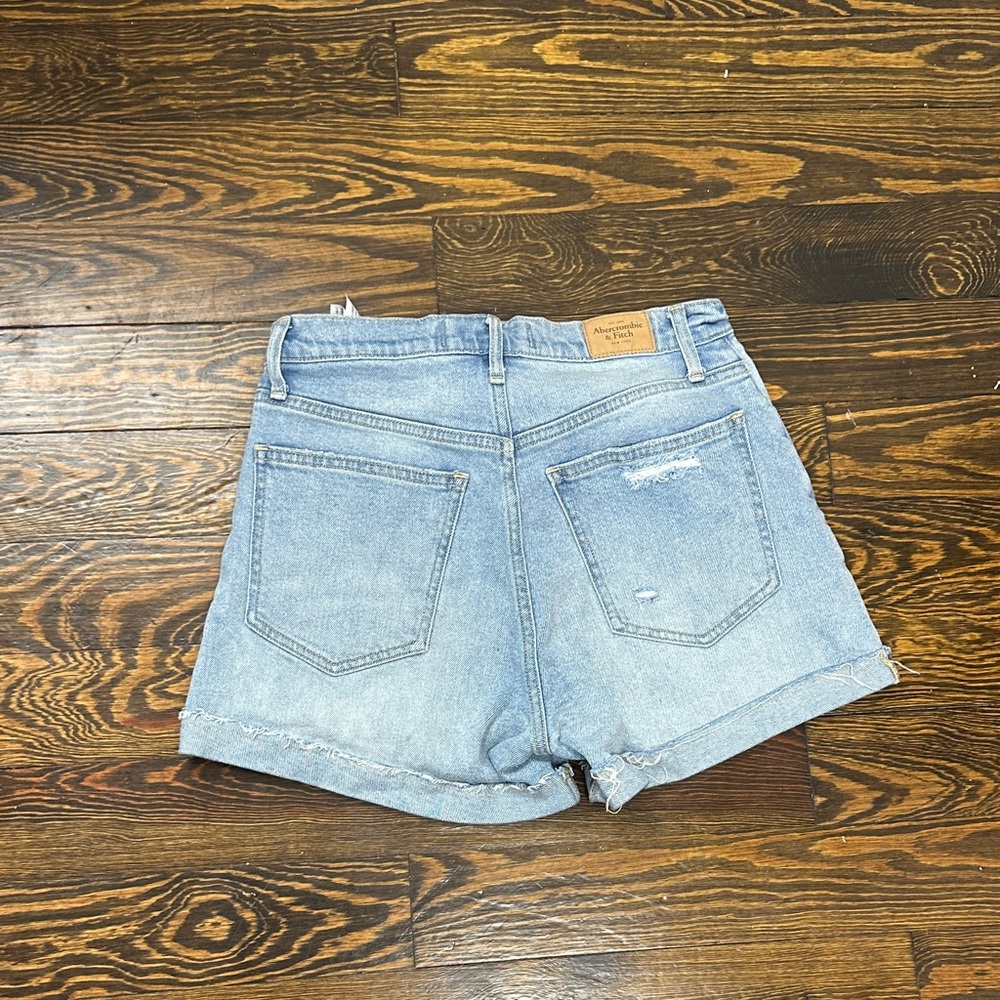 Abercrombie and Fitch Curve Love High Rise Shorts - Picture 5 of 7